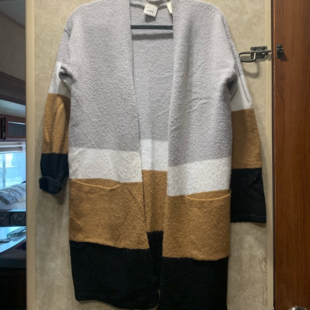 Daytrip Color Black Cardigan